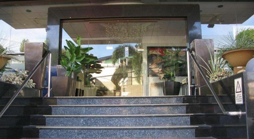 Blueberry Tourist Hotel Davao City Esterno foto