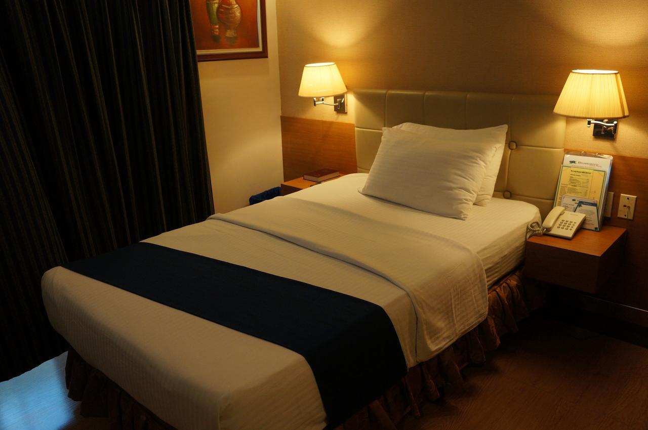 Blueberry Tourist Hotel Davao City Esterno foto