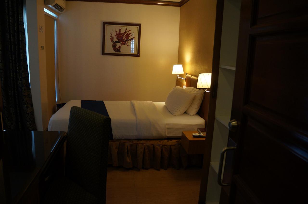 Blueberry Tourist Hotel Davao City Esterno foto