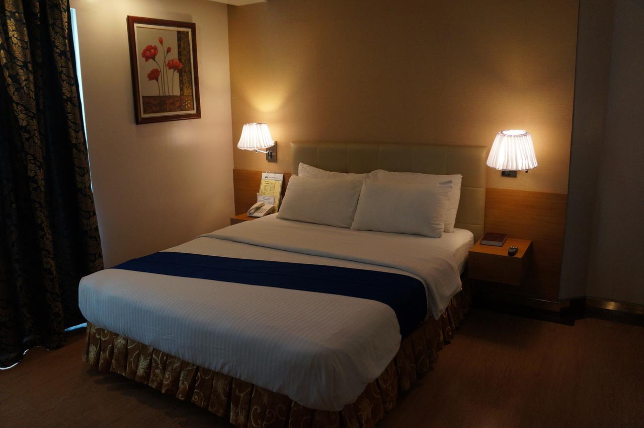 Blueberry Tourist Hotel Davao City Esterno foto